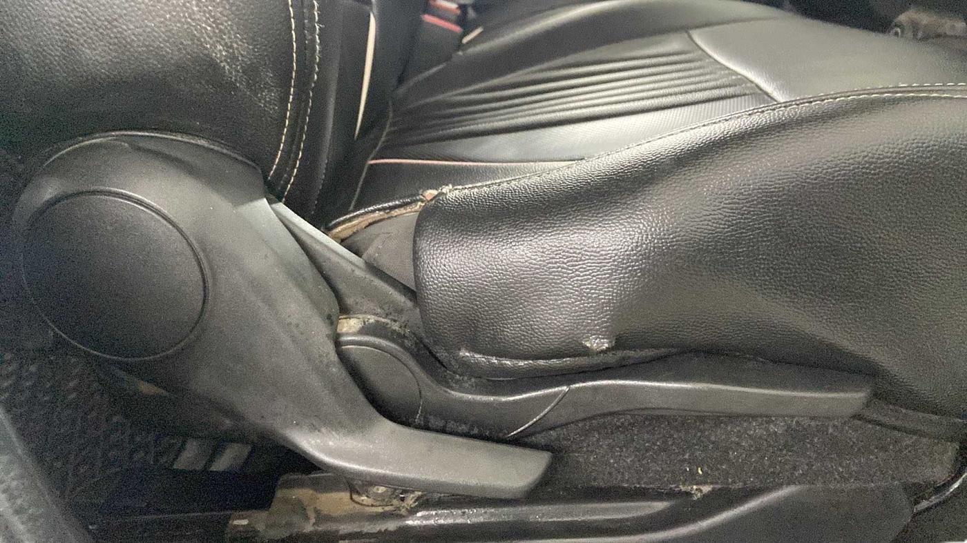 2019 Maruti Swift VXI, Petrol, Manual, 19,333 km, Driver Side Adjustment Panel