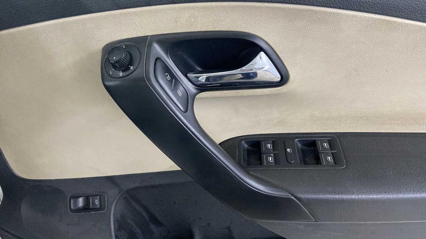 2018 Skoda Rapid STYLE 1.5 TDI AT, Diesel, Automatic, 59,030 km, Driver Side Door Panels Control