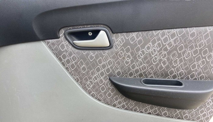 2016 Maruti Alto 800 LXI, Petrol, Manual, 17,106 km, Driver Side Door Panels Control