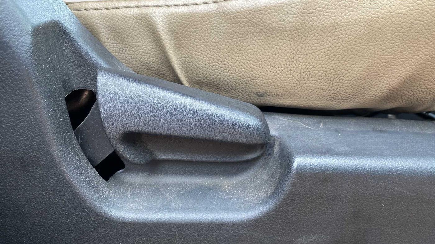 2014 Maruti Wagon R 1.0 VXI, Petrol, Manual, 76,964 km, Driver Side Adjustment Panel
