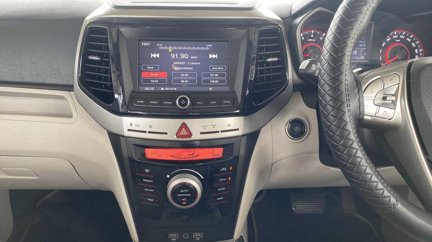 2022 Mahindra XUV300 W8 (O) 1.2 PETROL AMT, Petrol, Automatic, 21,506 km, Air Conditioner