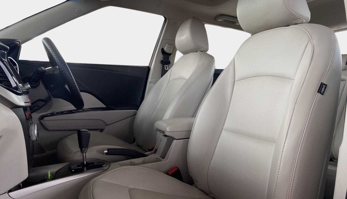 2022 Mahindra XUV300 W8 (O) 1.2 PETROL AMT, Petrol, Automatic, 21,506 km, Right Side Front Door Cabin
