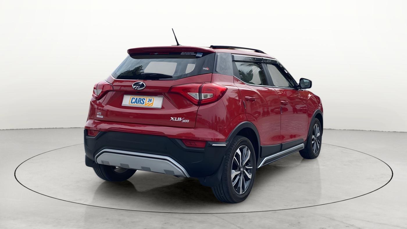 2022 Mahindra XUV300 W8 (O) 1.2 PETROL AMT, Petrol, Automatic, 21,506 km, Right Back Diagonal