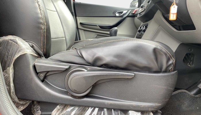2018 Tata Tiago XZ PETROL, Petrol, Manual, 43,584 km, Driver Side Adjustment Panel