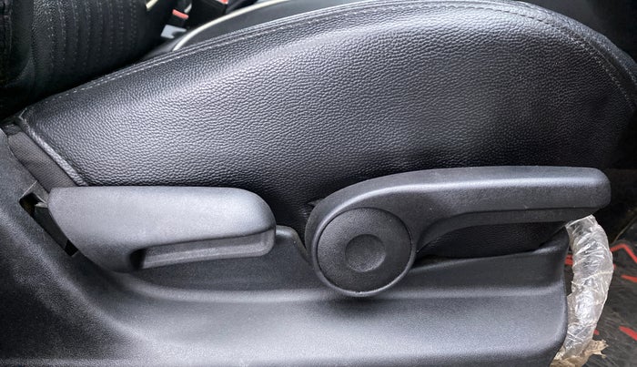 2020 Maruti Vitara Brezza ZXI +, Petrol, Manual, 27,248 km, Driver Side Adjustment Panel