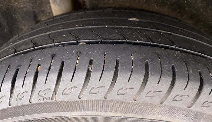 2020 Maruti Vitara Brezza ZXI +, Petrol, Manual, 27,248 km, Right Rear Tyre Tread