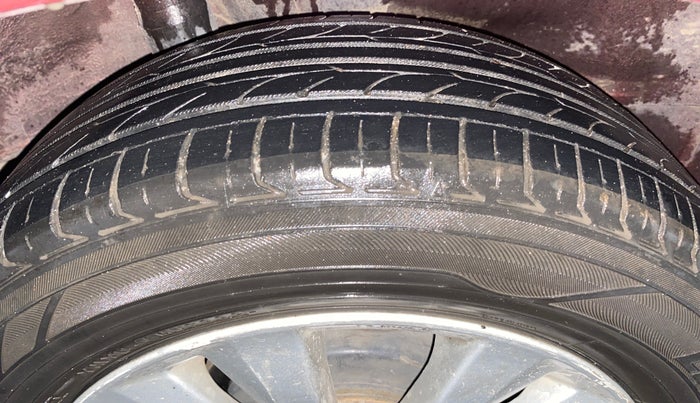 2012 Honda City 1.5L I-VTEC V MT SUNROOF, Petrol, Manual, 1,11,752 km, Right Rear Tyre Tread