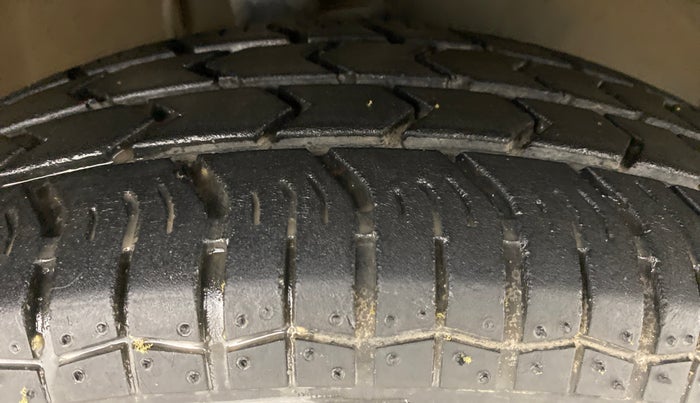 2010 Maruti Ritz VXI, Petrol, Manual, 79,984 km, Right Front Tyre Tread