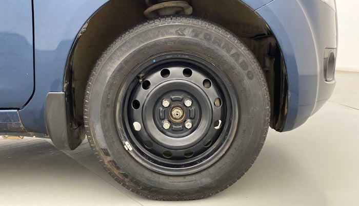 2010 Maruti Ritz VXI, Petrol, Manual, 79,984 km, Right Front Wheel