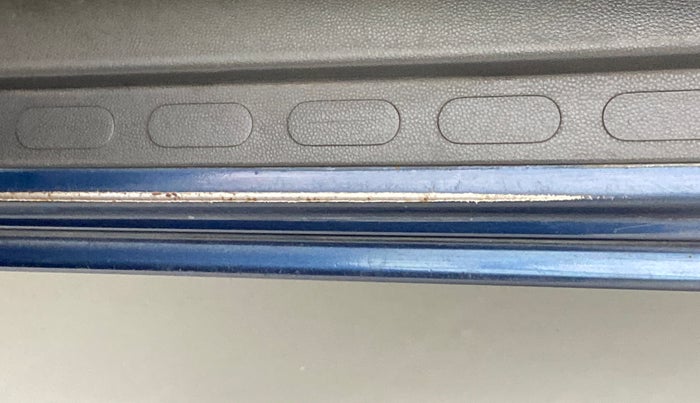 2010 Maruti Ritz VXI, Petrol, Manual, 79,984 km, Left running board - Minor scratches