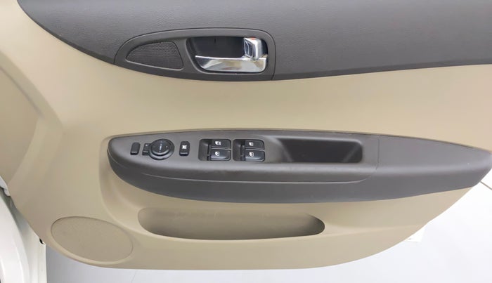 2012 Hyundai i20 SPORTZ 1.4 AT, Petrol, Automatic, 89,968 km, Driver Side Door Panels Control