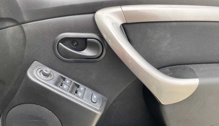 2021 Renault Duster RXS 1.3 TURBO PETROL MT, Petrol, Manual, 14,885 km, Driver Side Door Panels Control