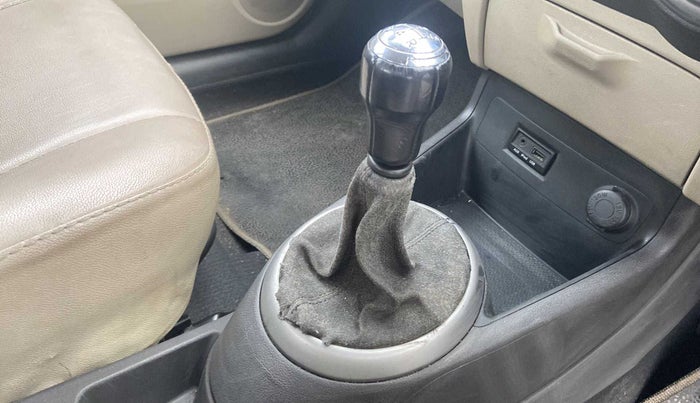 2012 Hyundai i20 SPORTZ 1.2, Petrol, Manual, 38,644 km, Gear lever - Boot cover slightly torn