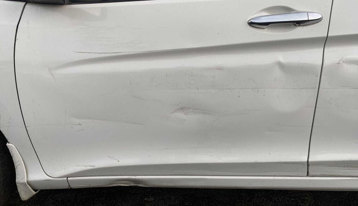 2014 Honda City 1.5L I-DTEC V, Diesel, Manual, 1,09,296 km, Front passenger door - Minor scratches