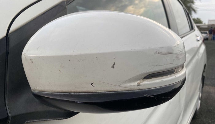2014 Honda City 1.5L I-DTEC V, Diesel, Manual, 1,09,296 km, Left rear-view mirror - Indicator light not working