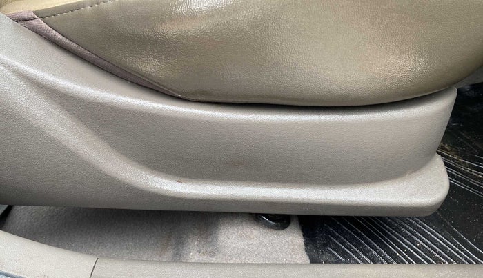 2015 Hyundai i10 SPORTZ 1.1, Petrol, Manual, 21,846 km, Driver Side Adjustment Panel