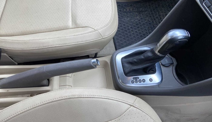 2015 Volkswagen Vento HIGHLINE 1.5 AT, Diesel, Automatic, 76,338 km, Gear Lever