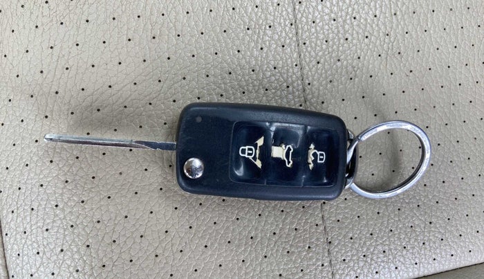 2015 Volkswagen Vento HIGHLINE 1.5 AT, Diesel, Automatic, 76,338 km, Key Close Up