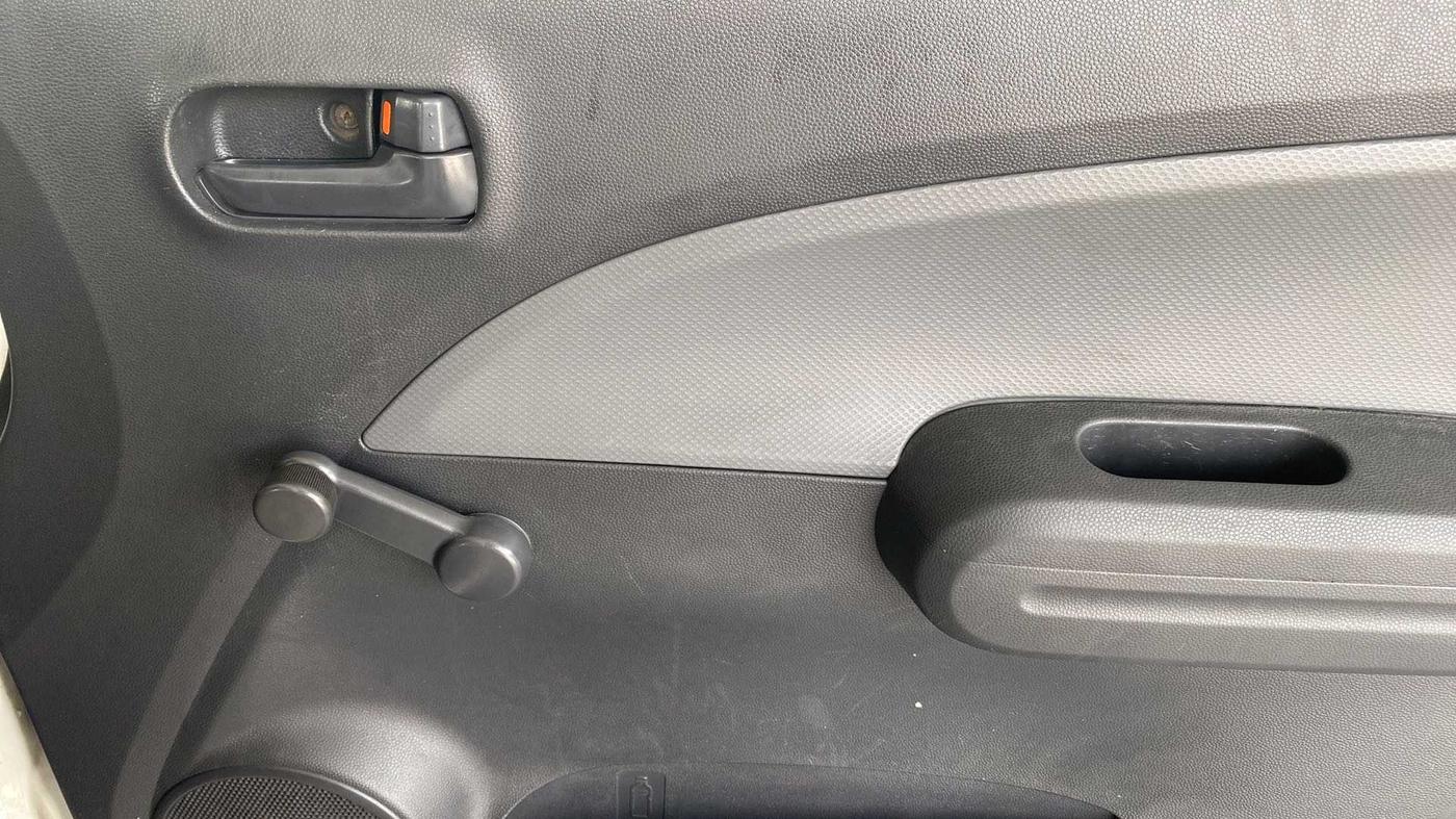 2011 Maruti Ritz LXI, Petrol, Manual, 1,06,880 km, Driver Side Door Panels Control