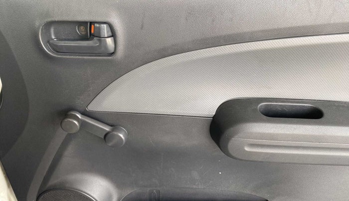 2011 Maruti Ritz LXI, Petrol, Manual, 1,06,880 km, Driver Side Door Panels Control