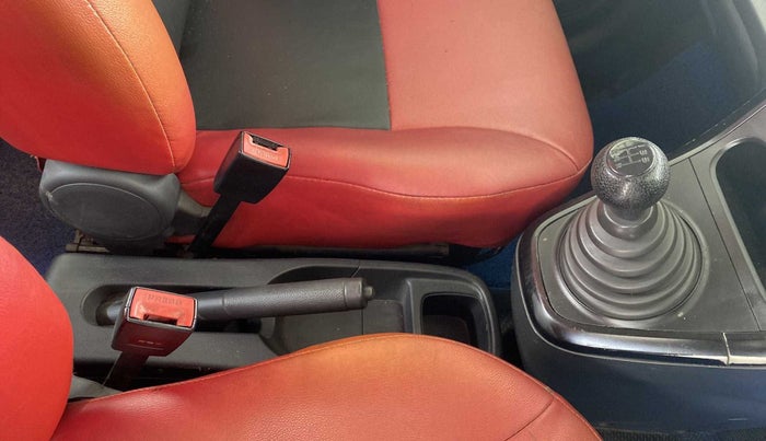 2011 Maruti Ritz LXI, Petrol, Manual, 1,06,880 km, Gear Lever