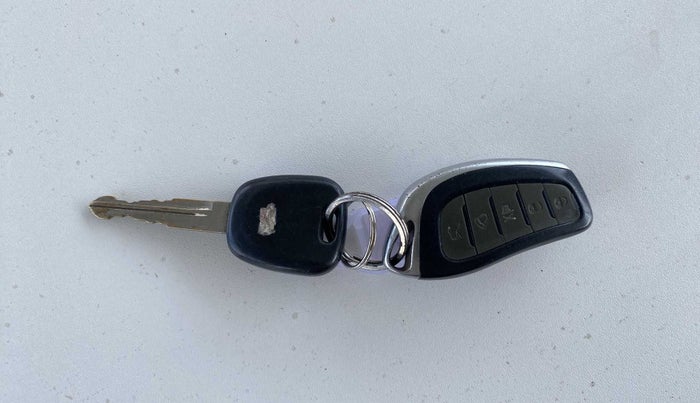 2011 Maruti Ritz LXI, Petrol, Manual, 1,06,880 km, Key Close Up