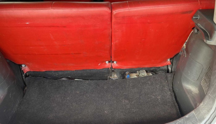 2011 Maruti Ritz LXI, Petrol, Manual, 1,06,880 km, Dicky (Boot door) - Tool missing