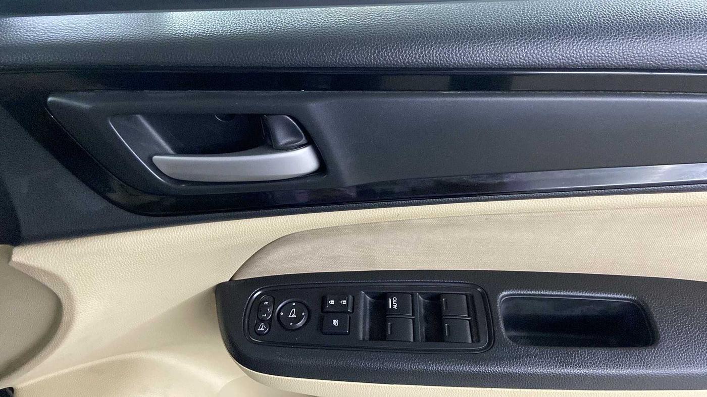 2018 Honda Amaze 1.2L I-VTEC S, Petrol, Manual, 29,777 km, Driver Side Door Panels Control