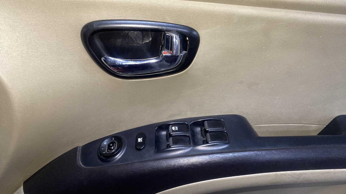 2012 Hyundai i10 SPORTZ 1.2, Petrol, Manual, 33,803 km, Driver Side Door Panels Control