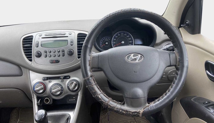 2016 Hyundai i10 SPORTZ 1.1, CNG, Manual, 1,07,049 km, Steering Wheel Close Up