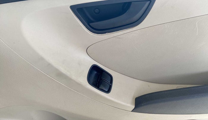 2018 Hyundai Eon ERA +, Petrol, Manual, 14,669 km, Driver Side Door Panels Control