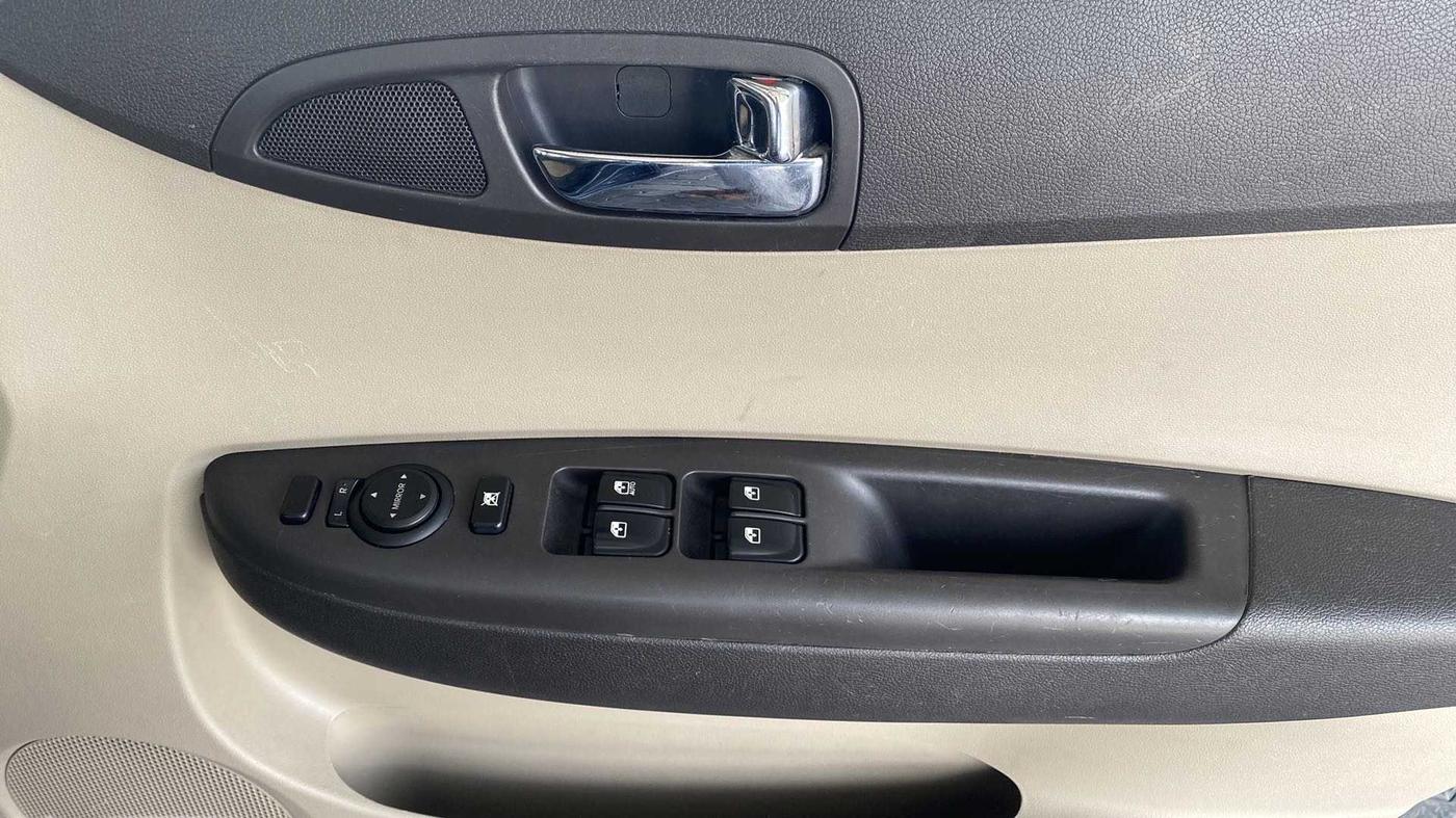 2012 Hyundai i20 SPORTZ 1.2, Petrol, Manual, 1,00,860 km, Driver Side Door Panels Control