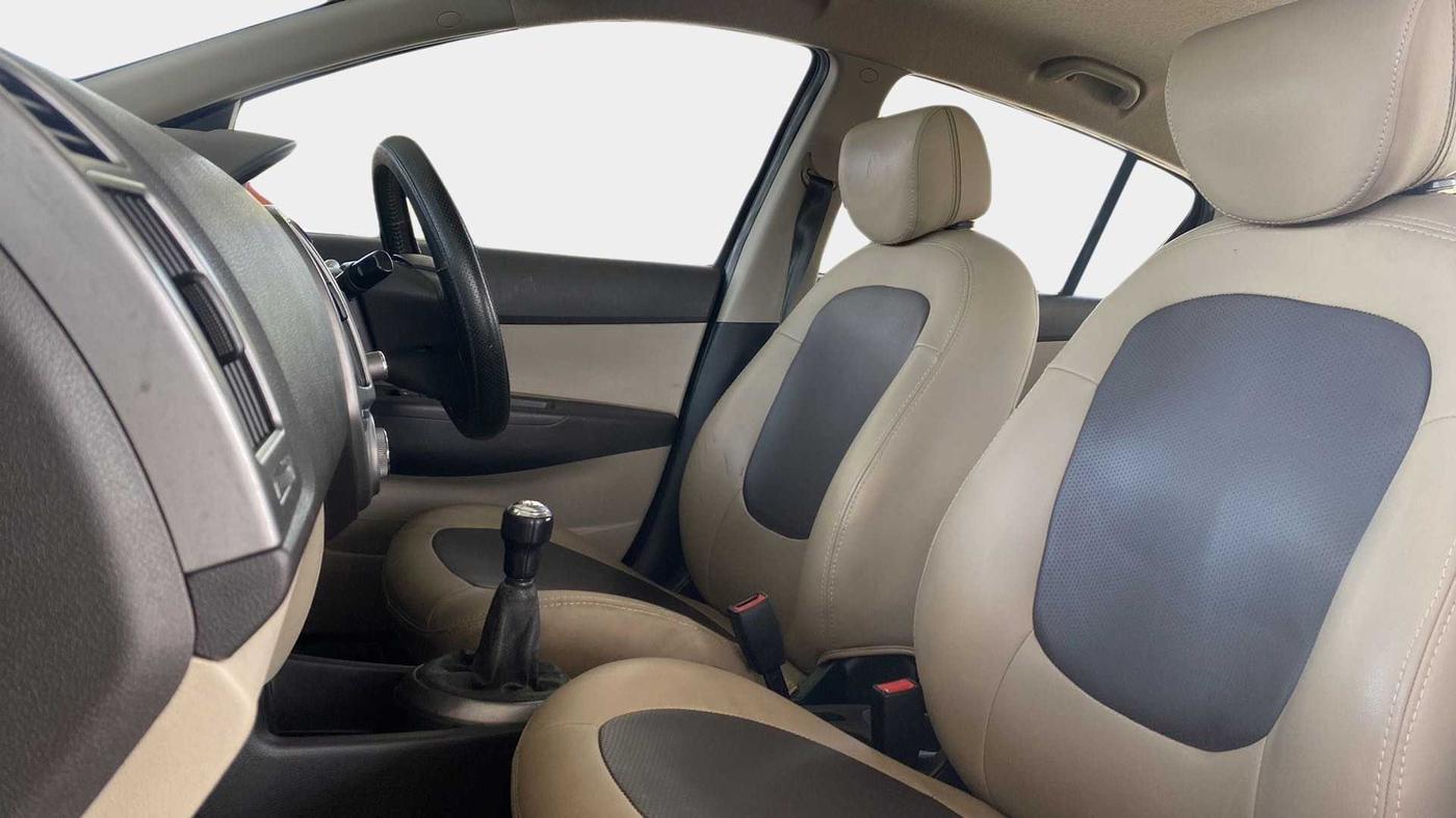 2012 Hyundai i20 SPORTZ 1.2, Petrol, Manual, 1,00,860 km, Right Side Front Door Cabin
