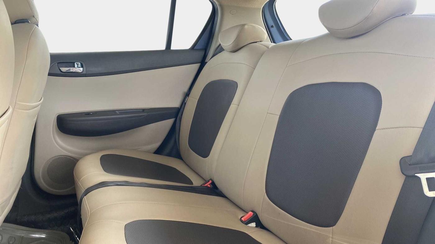 2012 Hyundai i20 SPORTZ 1.2, Petrol, Manual, 1,00,860 km, Right Side Rear Door Cabin
