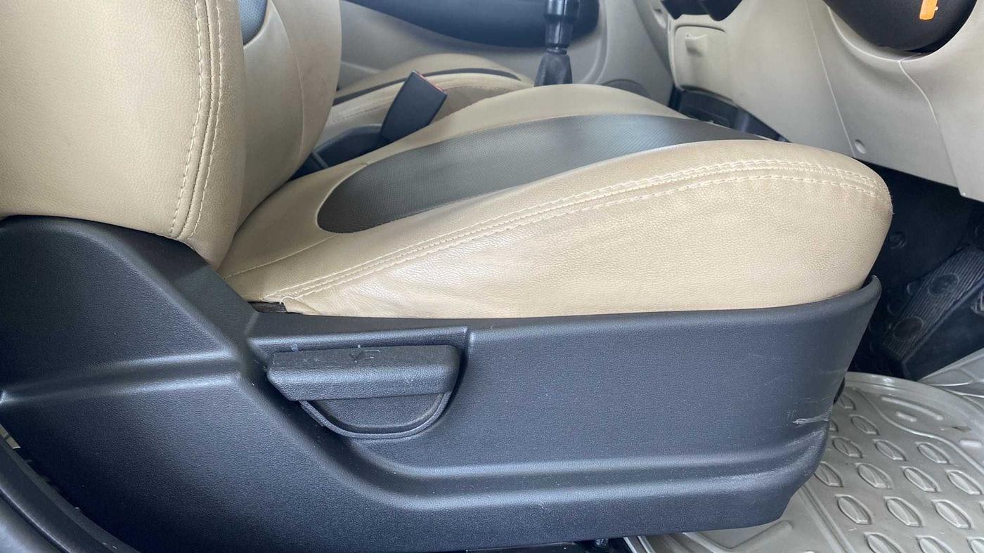 2012 Hyundai i20 SPORTZ 1.2, Petrol, Manual, 1,00,860 km, Driver Side Adjustment Panel