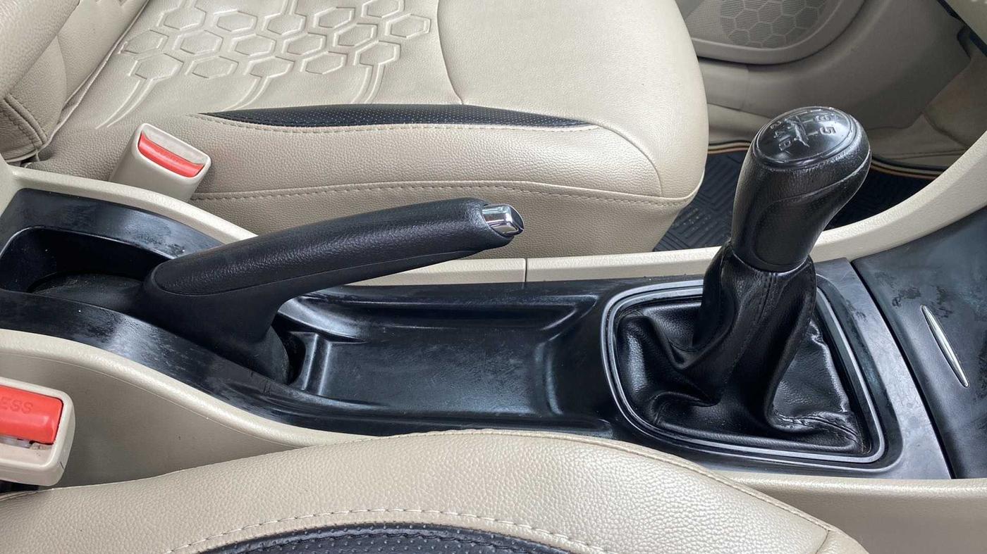 2018 Maruti Ciaz SIGMA 1.4 MT PETROL, Petrol, Manual, 42,943 km, Gear Lever