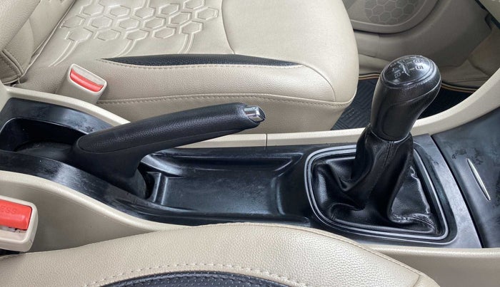 2018 Maruti Ciaz SIGMA 1.4 MT PETROL, Petrol, Manual, 42,943 km, Gear Lever