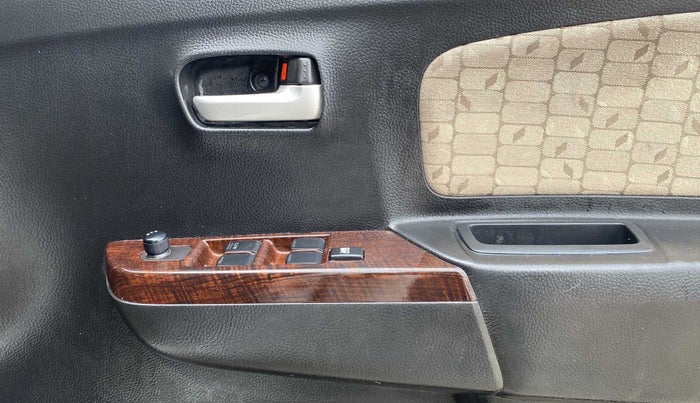 2018 Maruti Wagon R 1.0 VXI (O) AMT, Petrol, Automatic, 29,472 km, Driver Side Door Panels Control