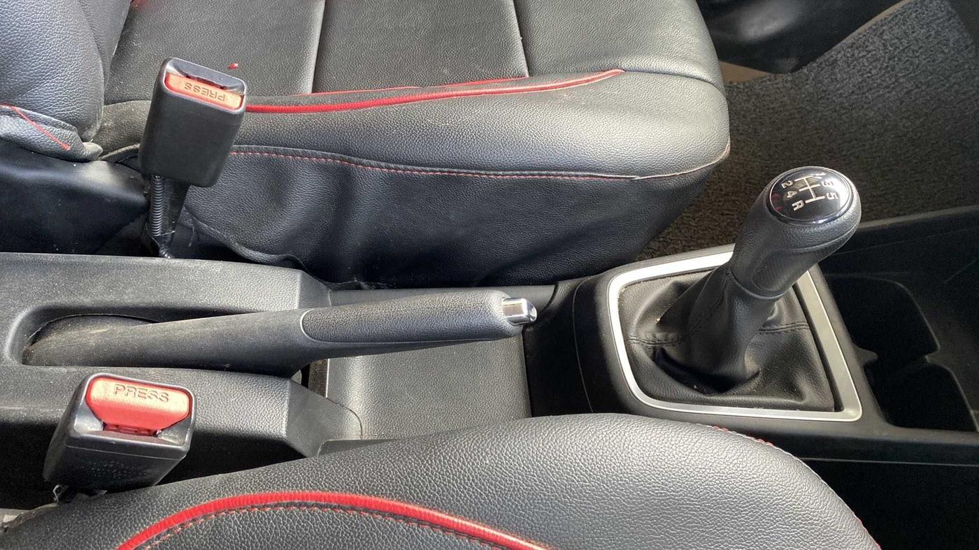 2022 Maruti Swift ZXI, Petrol, Manual, 10,753 km, Gear Lever