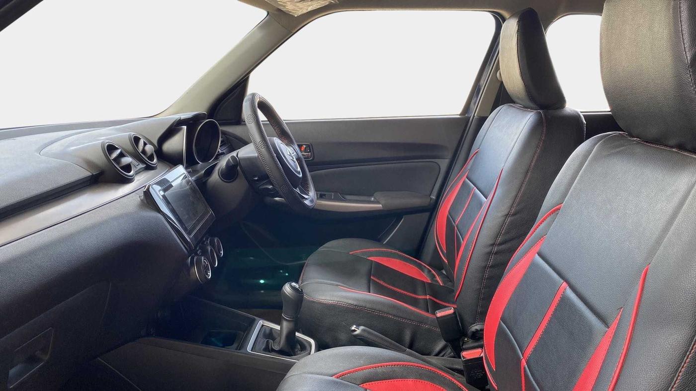 2022 Maruti Swift ZXI, Petrol, Manual, 10,753 km, Right Side Front Door Cabin