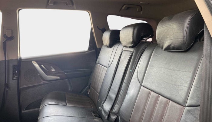 2013 Mahindra XUV500 W8, Diesel, Manual, 71,722 km, Right Side Rear Door Cabin