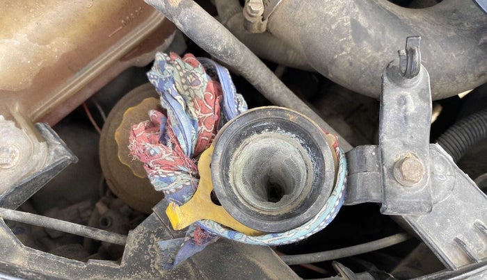 2013 Mahindra XUV500 W8, Diesel, Manual, 71,722 km, Front windshield - Wiper bottle cap missing