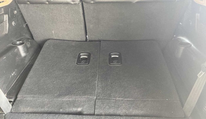 2013 Mahindra XUV500 W8, Diesel, Manual, 71,722 km, Boot Inside