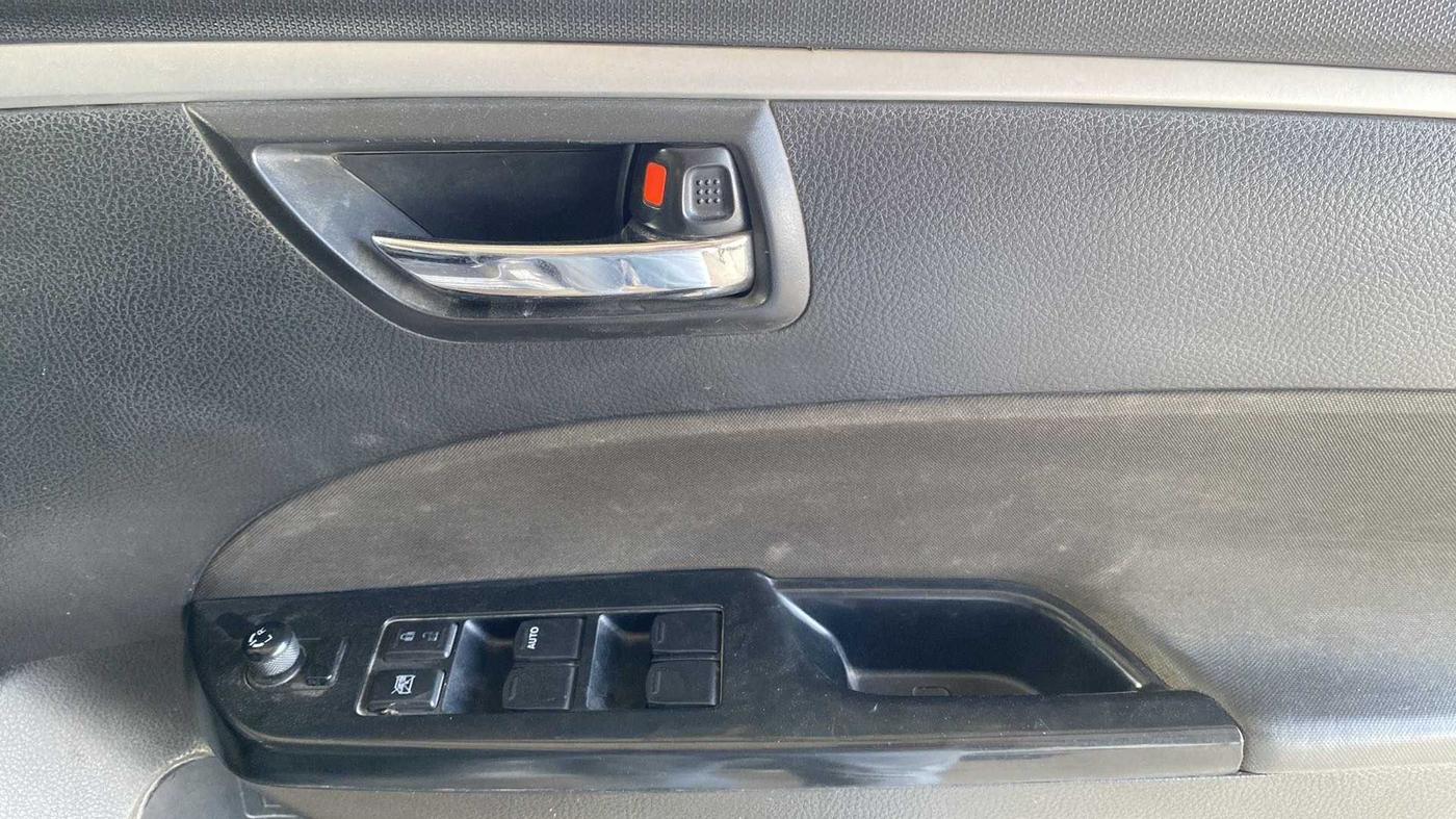 2017 Maruti Swift VXI, Petrol, Manual, 65,741 km, Driver Side Door Panels Control