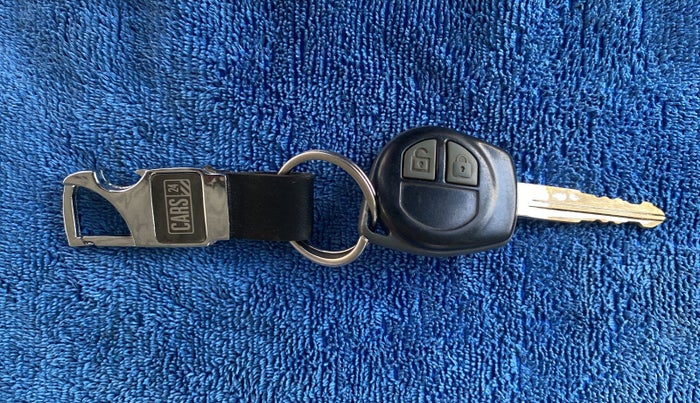 2017 Maruti Swift VXI, Petrol, Manual, 65,741 km, Key Close Up