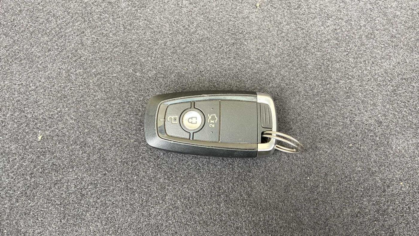 2021 Ford New Figo TITANIUM 1.2 PETROL MT, Petrol, Manual, 28,413 km, Key Close Up