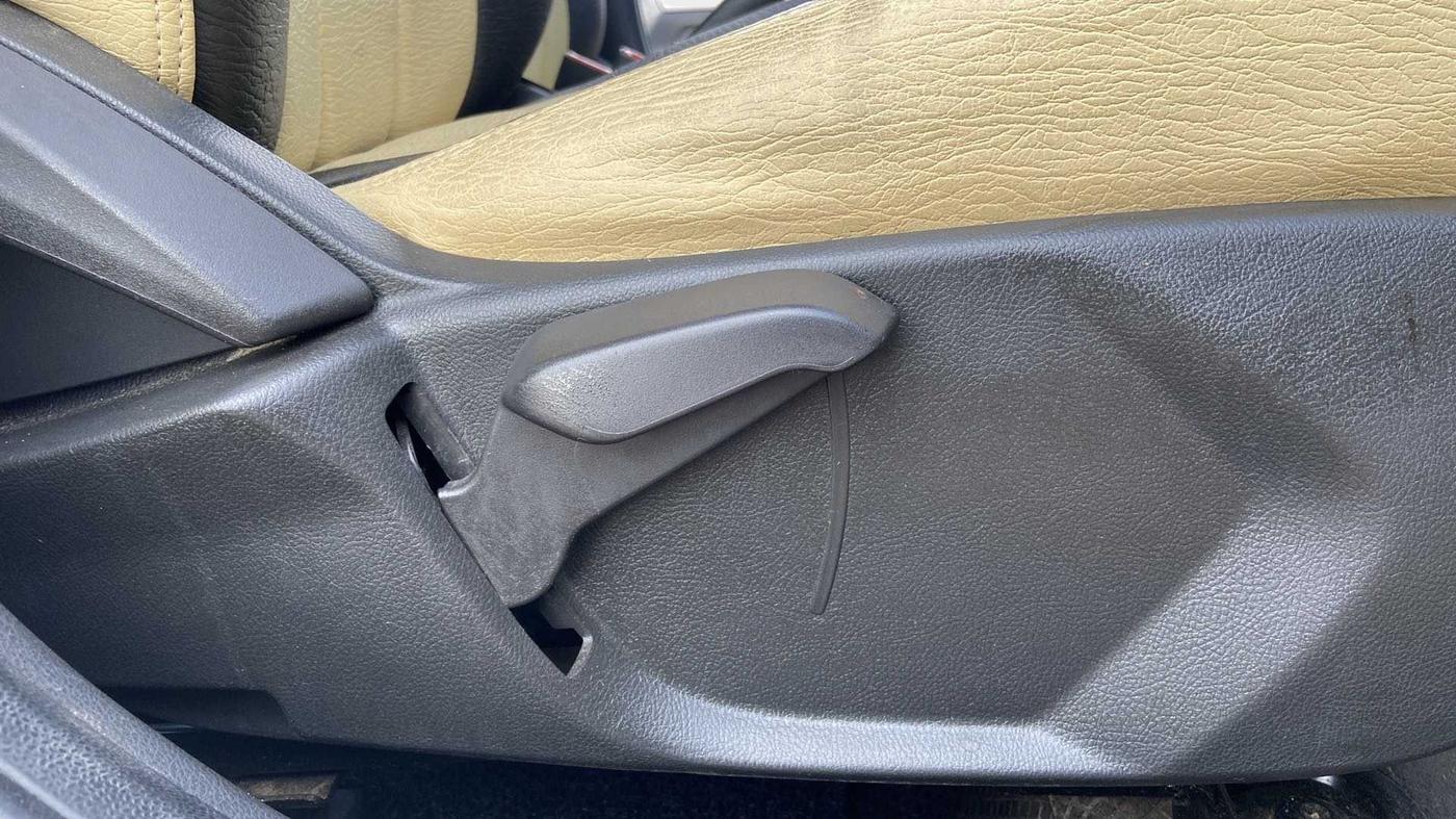 2021 Ford New Figo TITANIUM 1.2 PETROL MT, Petrol, Manual, 28,413 km, Driver Side Adjustment Panel