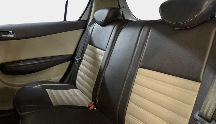 2011 Hyundai i20 SPORTZ (O) 1.4 CRDI, Diesel, Manual, 85,571 km, Right Side Rear Door Cabin