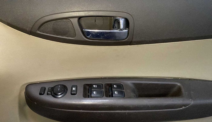 2011 Hyundai i20 SPORTZ (O) 1.4 CRDI, Diesel, Manual, 85,571 km, Driver Side Door Panels Control