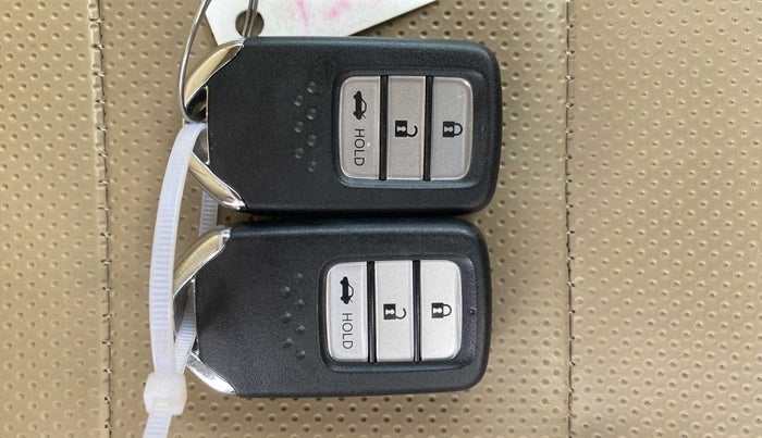 2019 Honda Amaze 1.2L I-VTEC V CVT, Petrol, Automatic, 31,452 km, Key Close Up